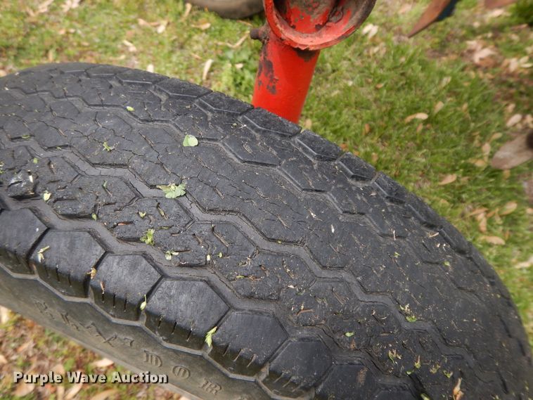 image for item HO9420 Farmall Cub  tractor
