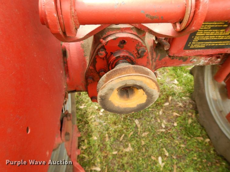 image for item HO9420 Farmall Cub  tractor