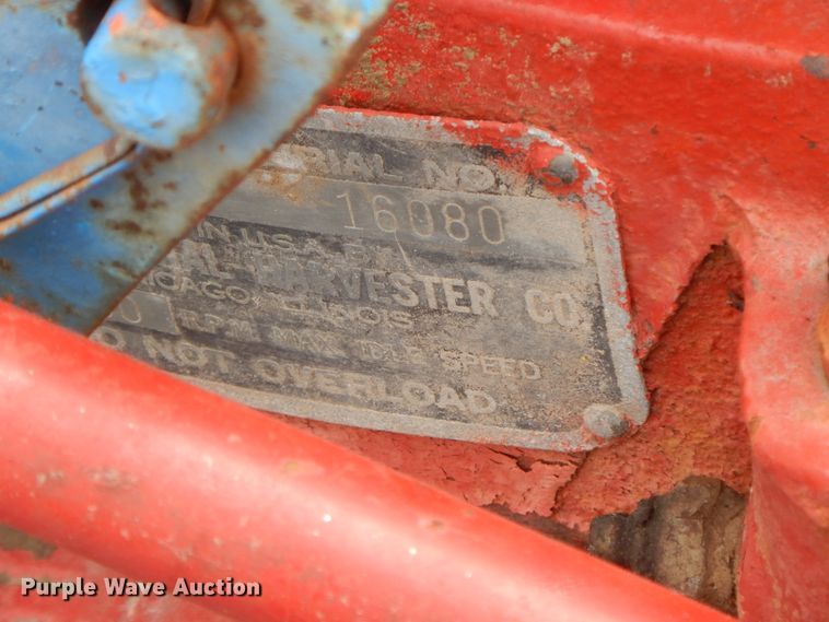 image for item HO9420 Farmall Cub  tractor