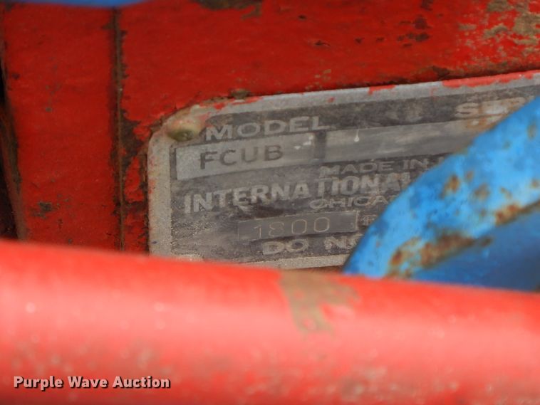 image for item HO9420 Farmall Cub  tractor