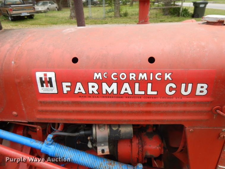image for item HO9420 Farmall Cub  tractor