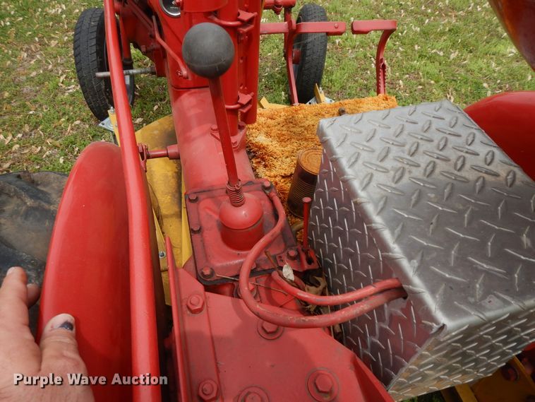 image for item HO9421 1950 Farmall Cub  tractor