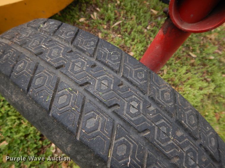 image for item HO9421 1950 Farmall Cub  tractor