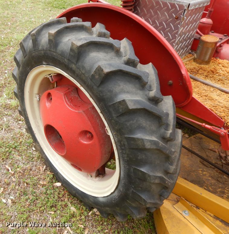 image for item HO9421 1950 Farmall Cub  tractor