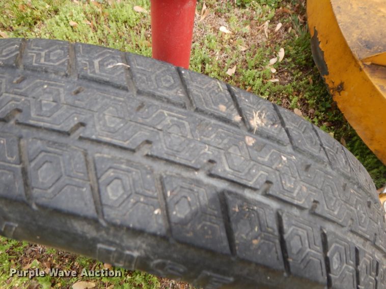 image for item HO9421 1950 Farmall Cub  tractor