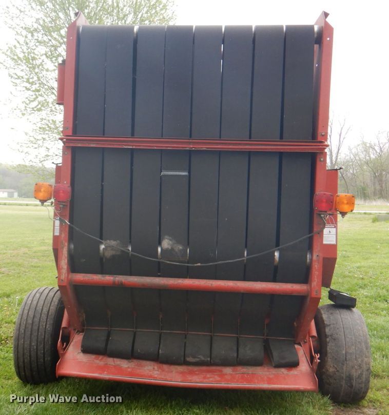 image for item IQ9289 1992 New Holland 660  Fastnet round baler