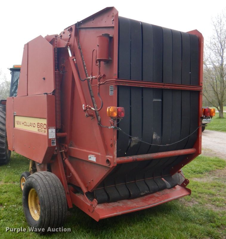 image for item IQ9289 1992 New Holland 660  Fastnet round baler