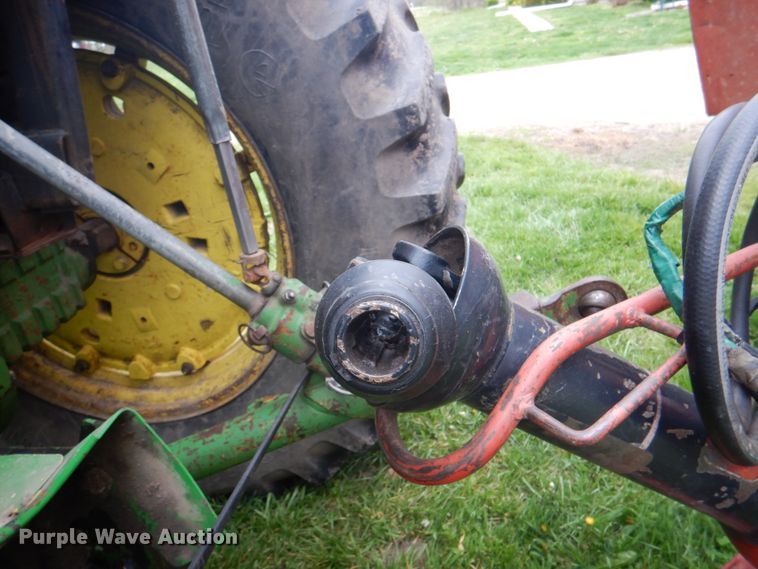 image for item IQ9289 1992 New Holland 660  Fastnet round baler