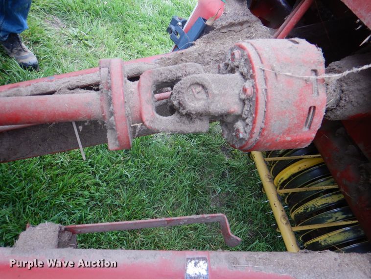 image for item IQ9289 1992 New Holland 660  Fastnet round baler