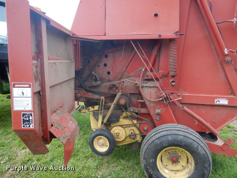 image for item IQ9289 1992 New Holland 660  Fastnet round baler