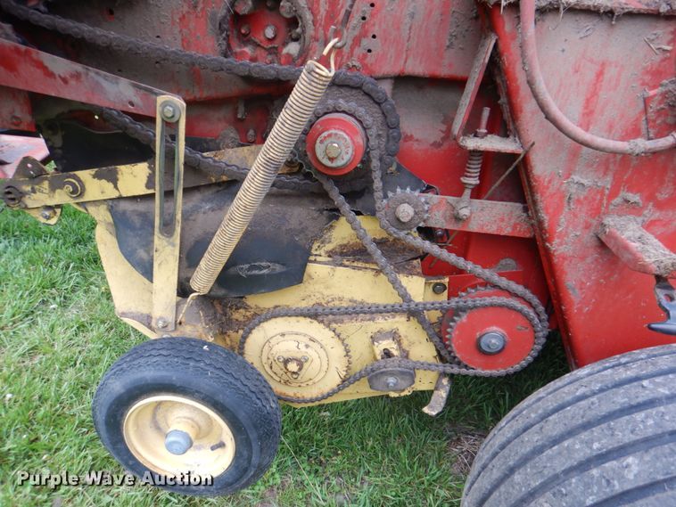 image for item IQ9289 1992 New Holland 660  Fastnet round baler