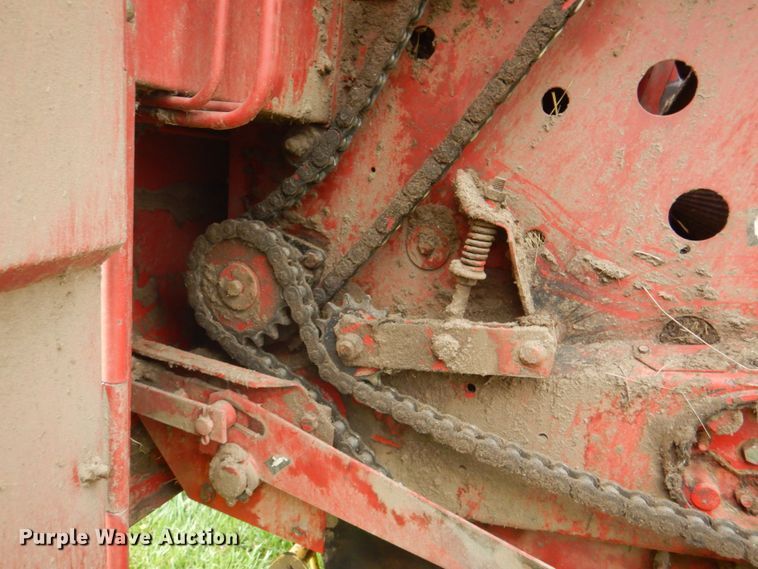 image for item IQ9289 1992 New Holland 660  Fastnet round baler