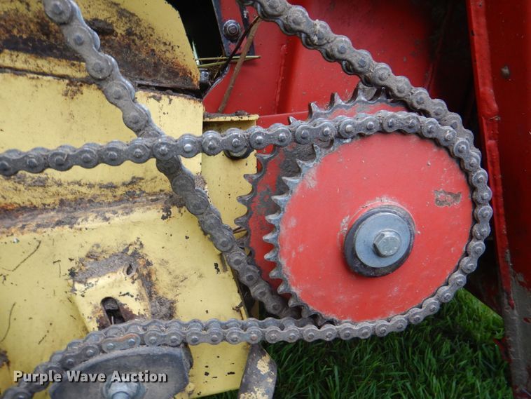 image for item IQ9289 1992 New Holland 660  Fastnet round baler