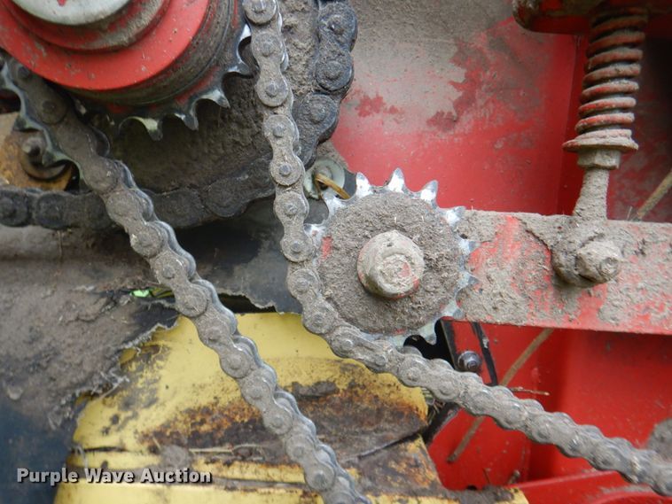 image for item IQ9289 1992 New Holland 660  Fastnet round baler