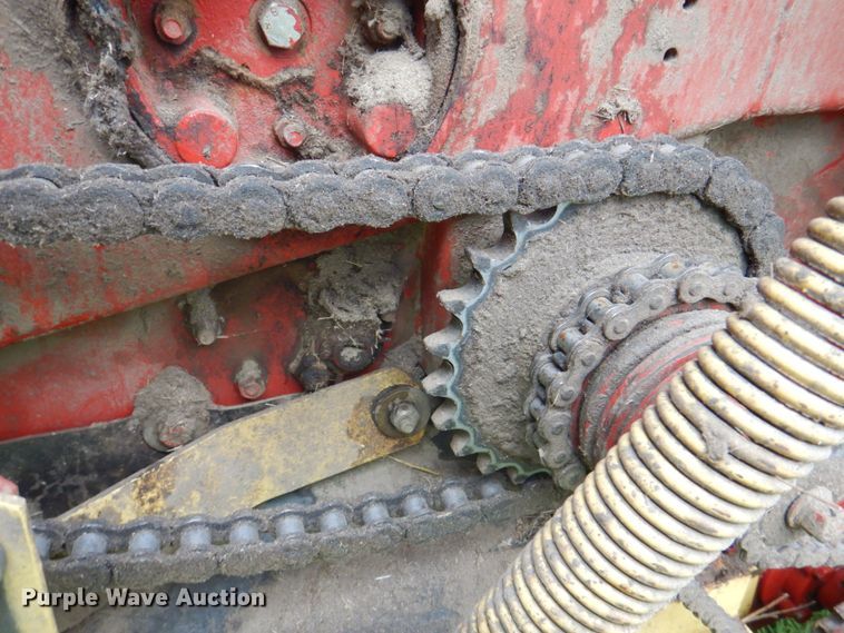 image for item IQ9289 1992 New Holland 660  Fastnet round baler