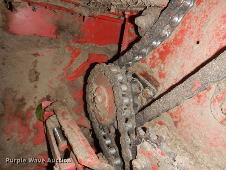 image for item IQ9289 1992 New Holland 660  Fastnet round baler