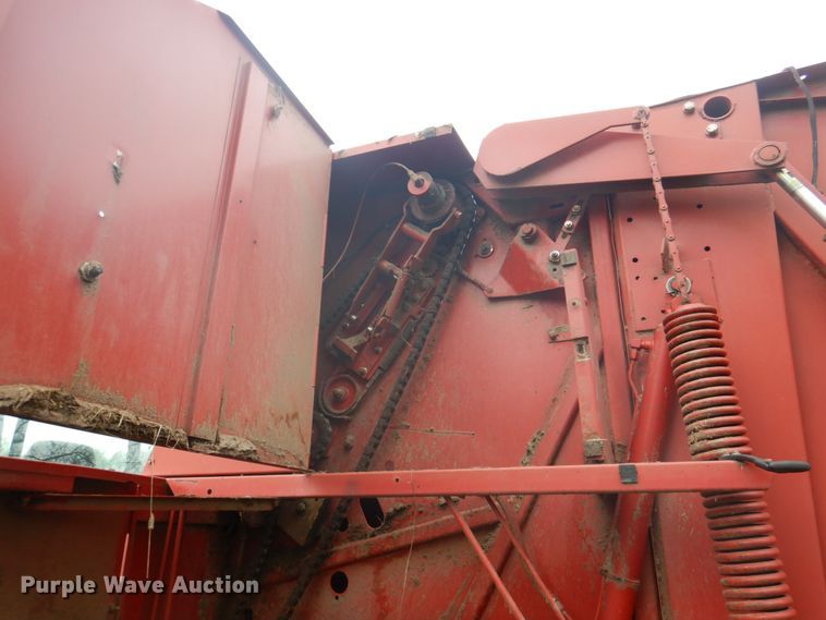 image for item IQ9289 1992 New Holland 660  Fastnet round baler