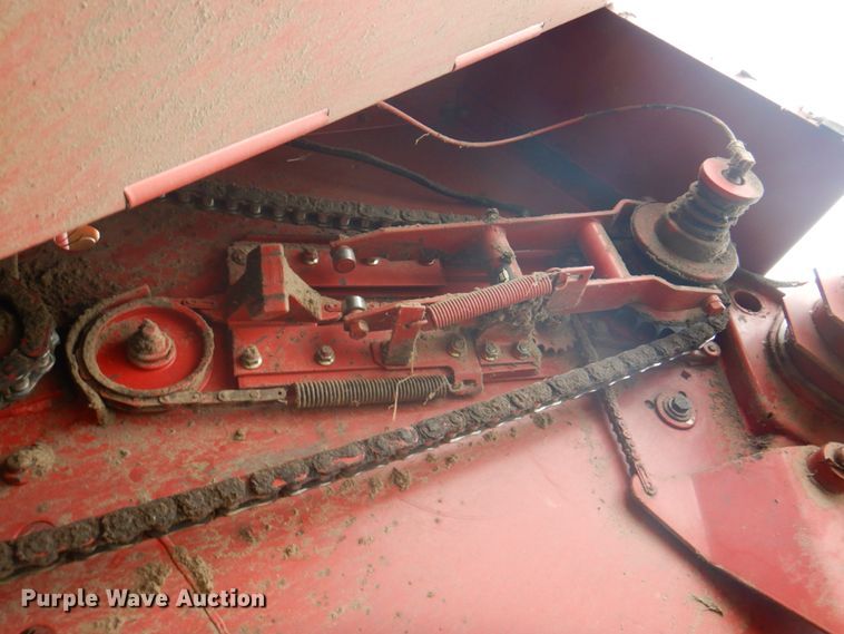 image for item IQ9289 1992 New Holland 660  Fastnet round baler