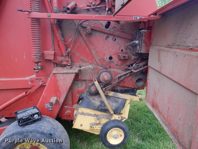 image for item IQ9289 1992 New Holland 660  Fastnet round baler