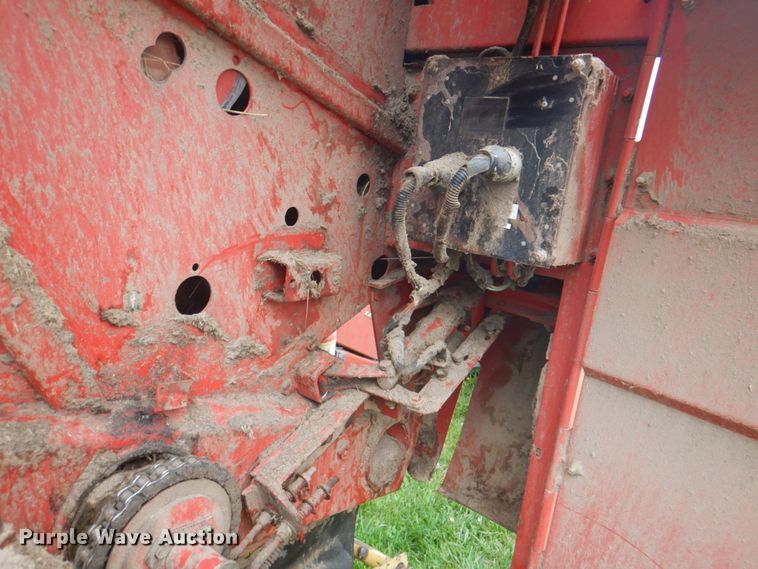 image for item IQ9289 1992 New Holland 660  Fastnet round baler