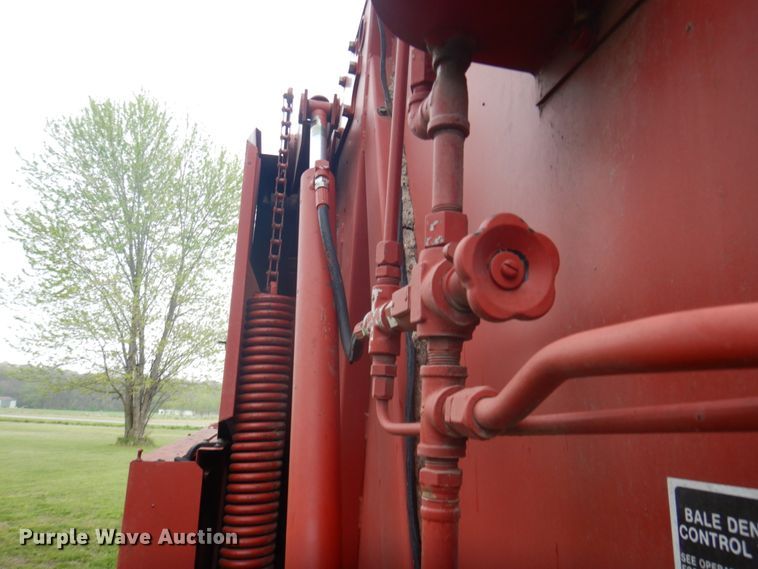 image for item IQ9289 1992 New Holland 660  Fastnet round baler