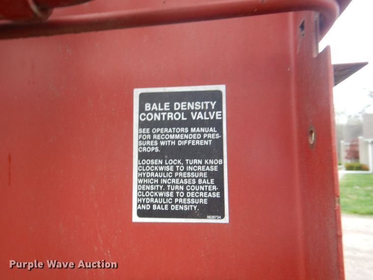 image for item IQ9289 1992 New Holland 660  Fastnet round baler