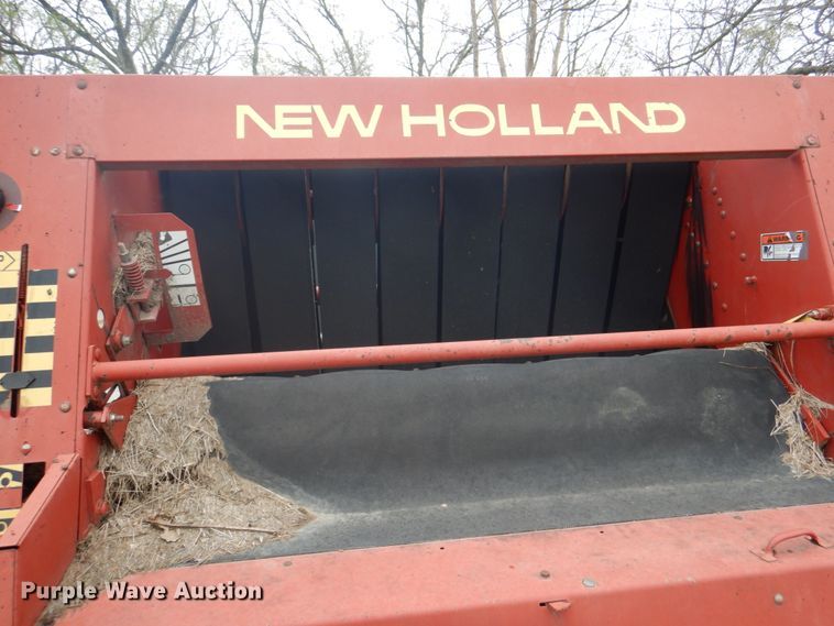 image for item IQ9289 1992 New Holland 660  Fastnet round baler