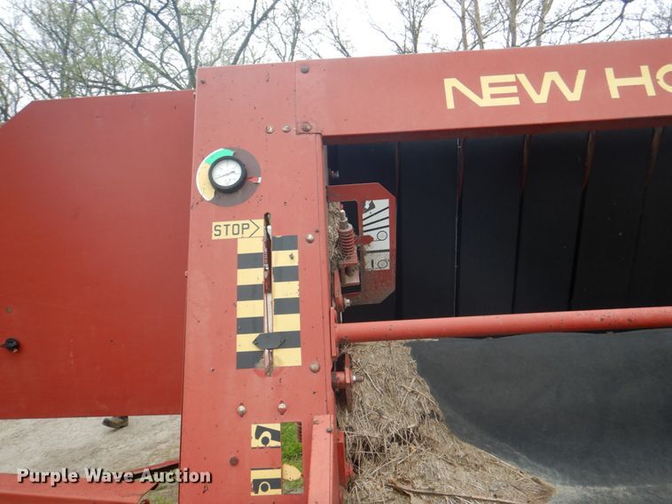 image for item IQ9289 1992 New Holland 660  Fastnet round baler