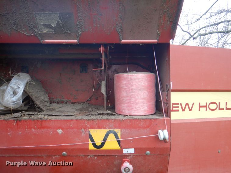 image for item IQ9289 1992 New Holland 660  Fastnet round baler