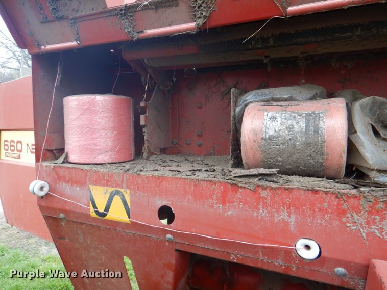 image for item IQ9289 1992 New Holland 660  Fastnet round baler
