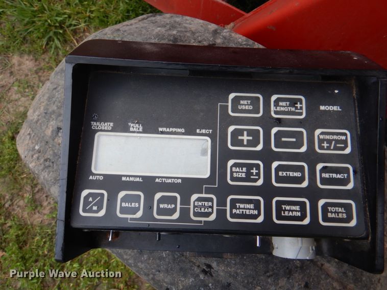 image for item IQ9289 1992 New Holland 660  Fastnet round baler