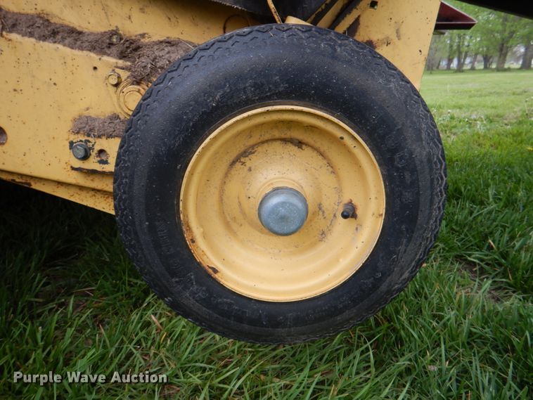 image for item IQ9289 1992 New Holland 660  Fastnet round baler