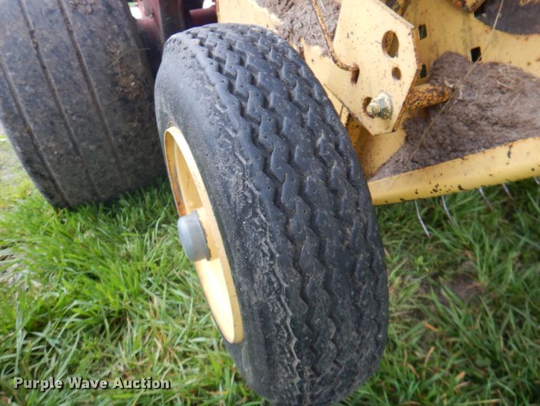 image for item IQ9289 1992 New Holland 660  Fastnet round baler