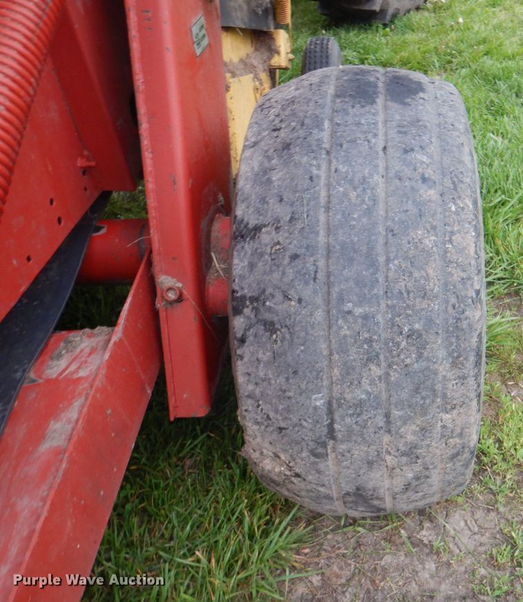 image for item IQ9289 1992 New Holland 660  Fastnet round baler