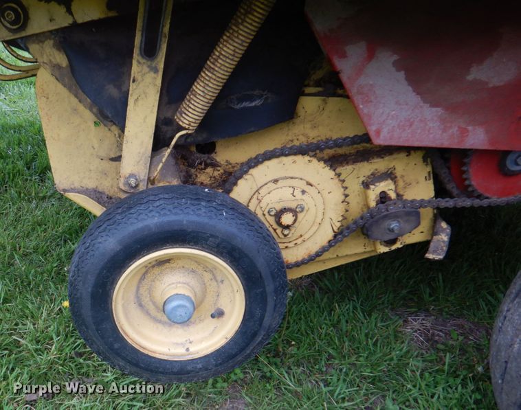 image for item IQ9289 1992 New Holland 660  Fastnet round baler