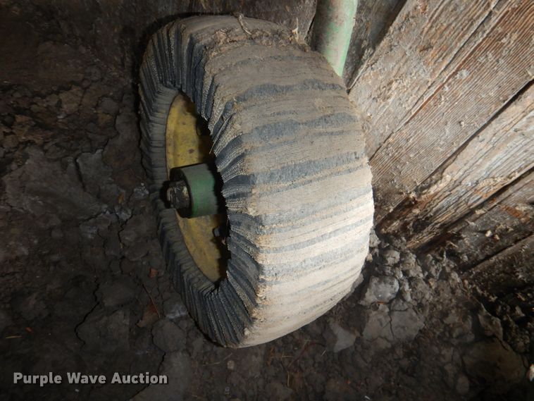 image for item IQ9290 John Deere 1018  rotary mower