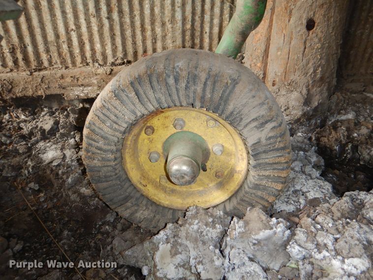 image for item IQ9290 John Deere 1018  rotary mower