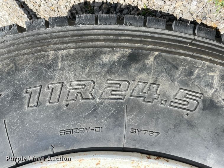 image for item IR9867 1999 Jet  grain trailer