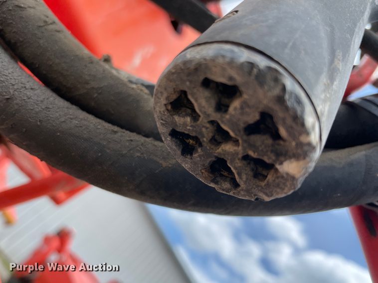 image for item IR9893 Kuhn FC4000RG  windrower