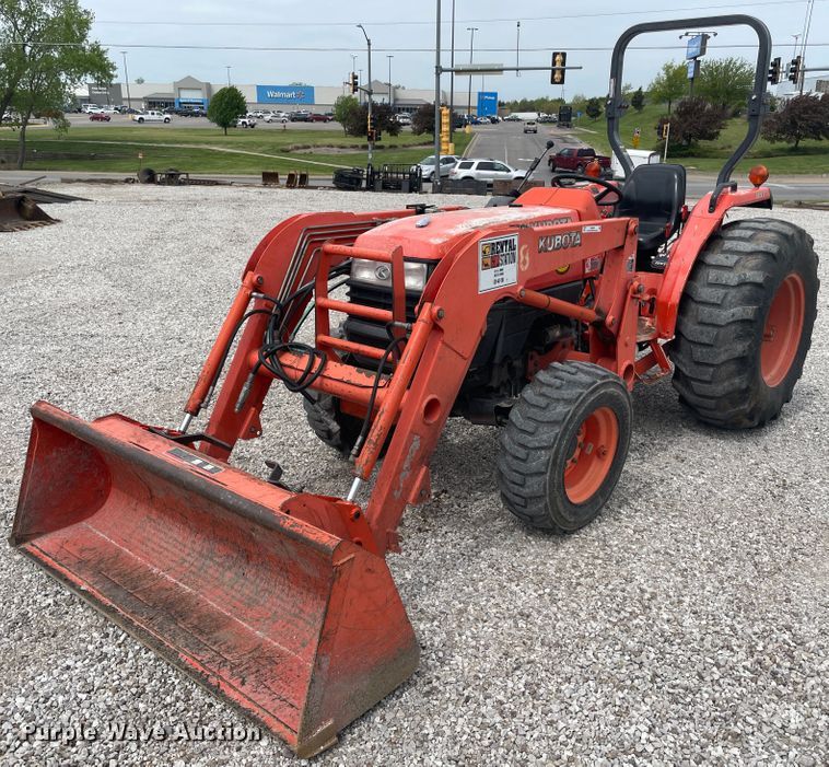 image for item IR9922 Kubota L4400  MFWD tractor
