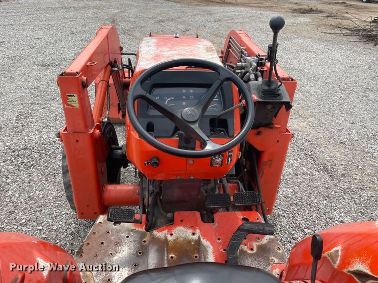 image for item IR9922 Kubota L4400  MFWD tractor