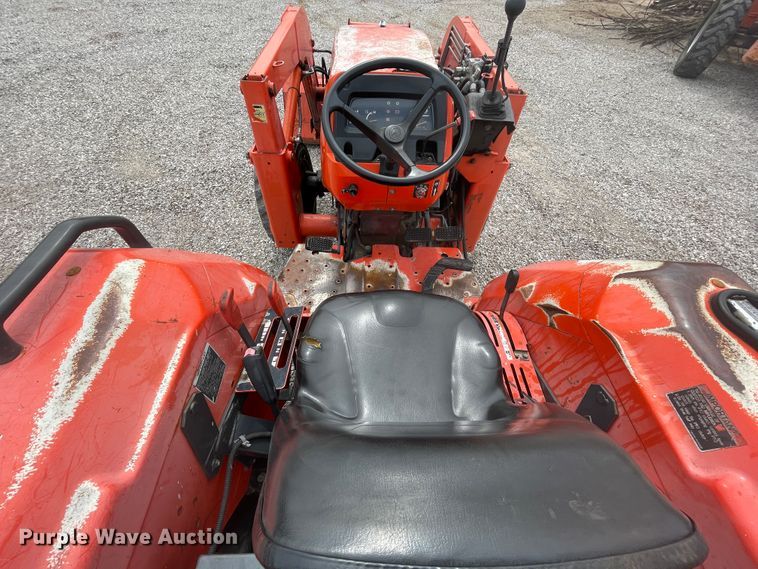 image for item IR9922 Kubota L4400  MFWD tractor