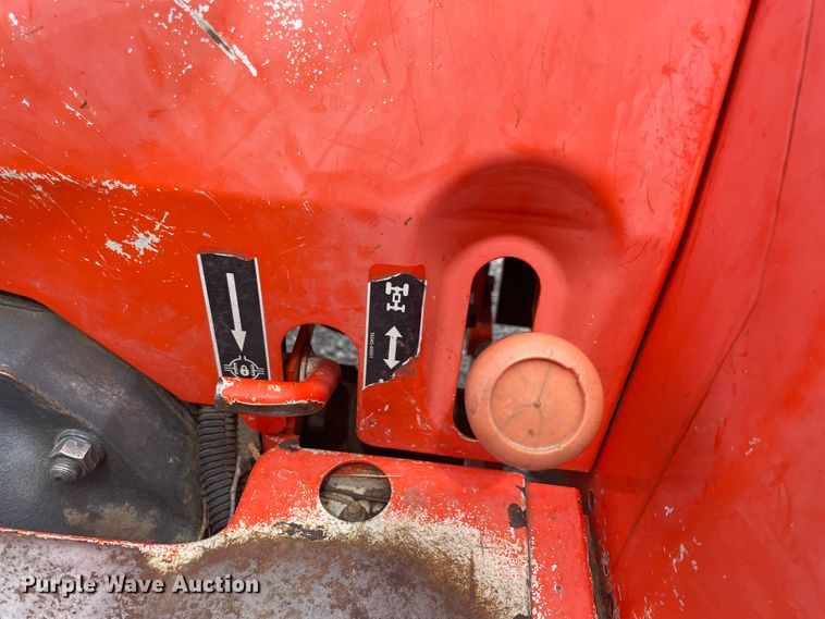 image for item IR9922 Kubota L4400  MFWD tractor