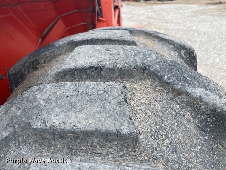 image for item IR9922 Kubota L4400  MFWD tractor