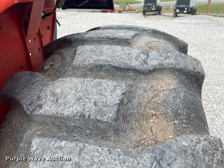 image for item IR9922 Kubota L4400  MFWD tractor