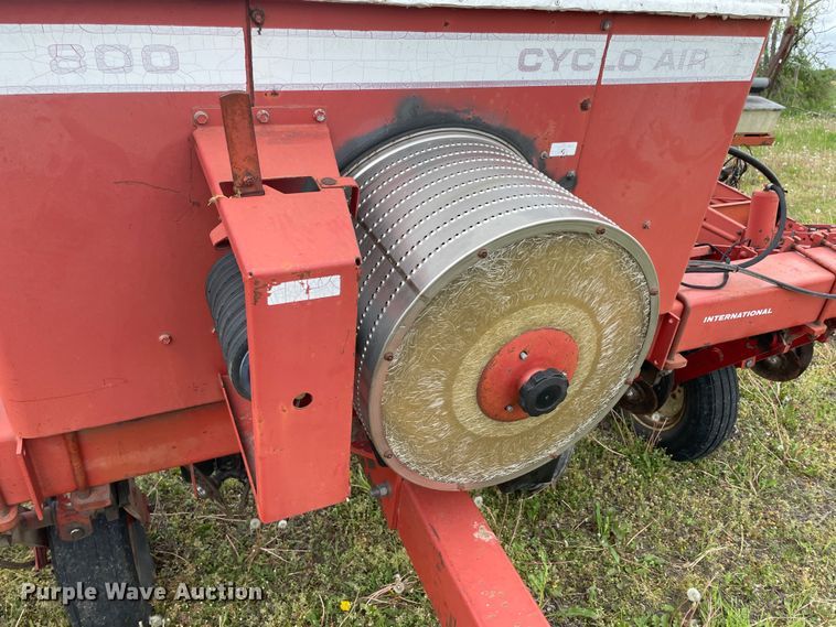 image for item IR9937 International 800 Cyclo Air  planter