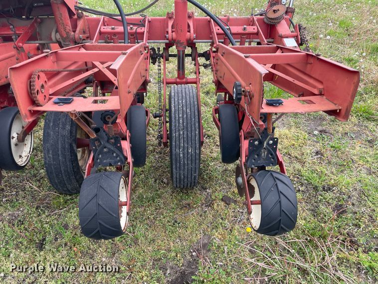 image for item IR9937 International 800 Cyclo Air  planter