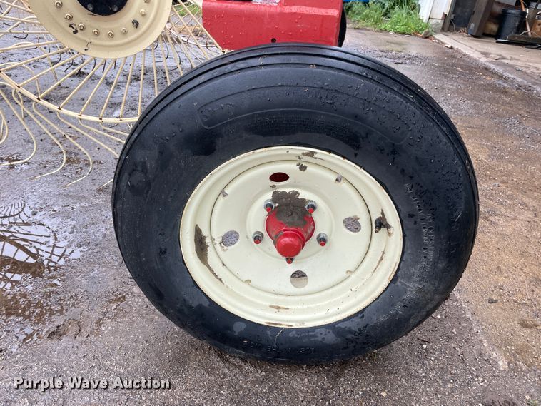 image for item IR9981 H&S BF12HC high capacity hay rake