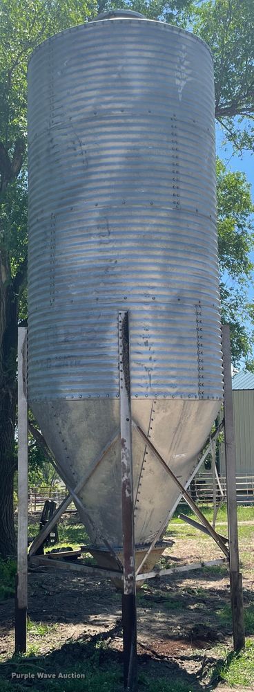 image for item IR9994 Butler Grain-o-Matic grain bin