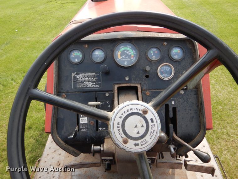 image for item IT9059 1976 Massey Ferguson 1085  tractor